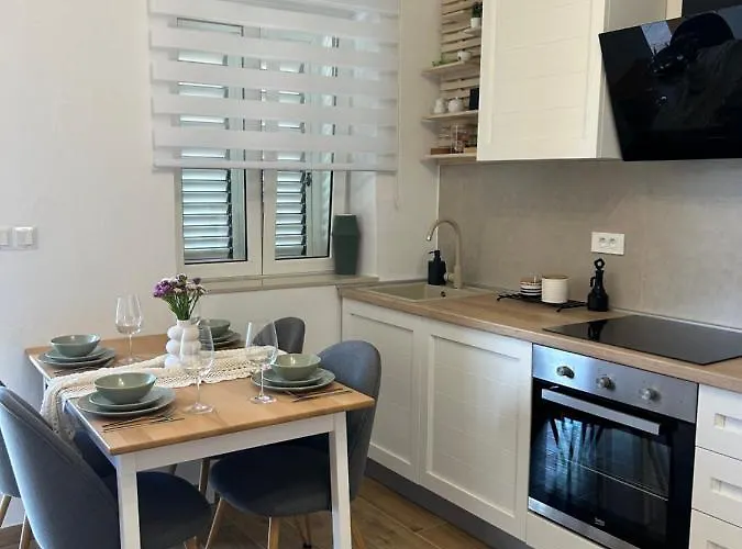 Zio Nino Apartment Sutomiscica